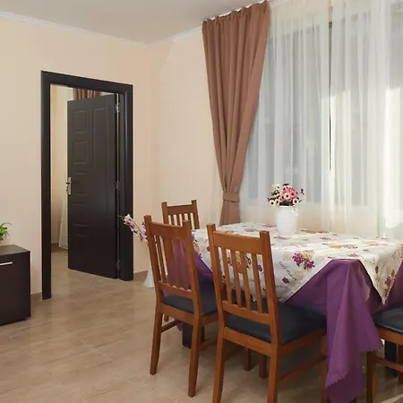 Feniks Apartman *