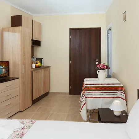 Feniks Apartment *
