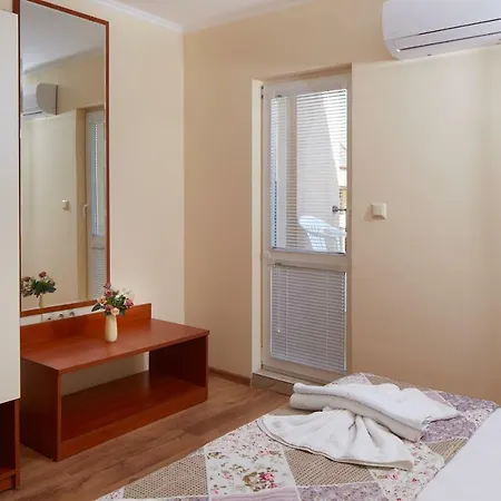 Feniks * ネセバル